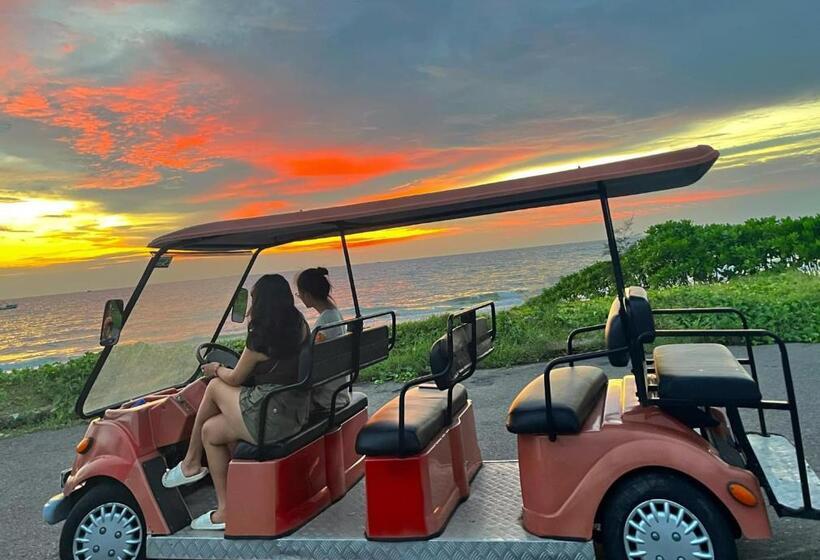 Anise Hotel Sonasea Night Market