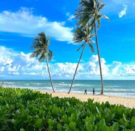 Anise Hotel Sonasea Night Market