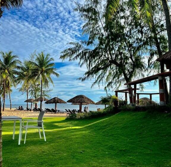 Anise Hotel Sonasea Night Market