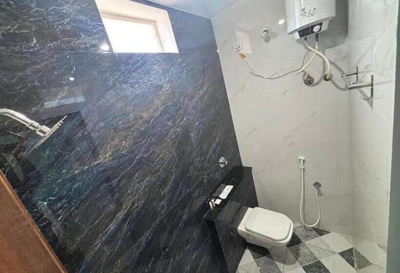 هتل Auro Galaxy Pondy With Swimming Pool