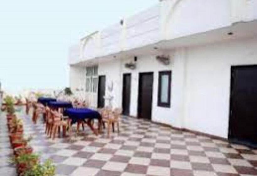 فندق Axis Inn, Amritsar