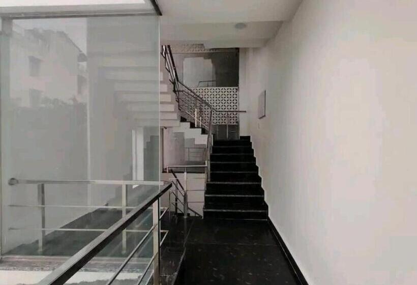 ホテル Boutique Corporate Noida Sec 70