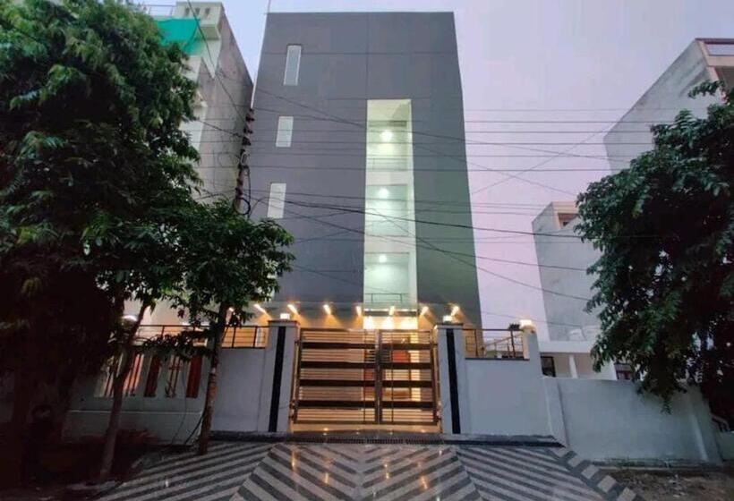 ホテル Boutique Corporate Noida Sec 70