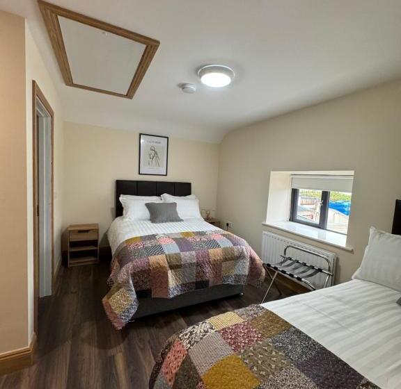 Капсульный Oтель Claire Barden Boutique