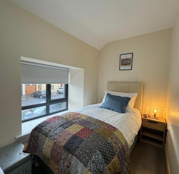 Капсульный Oтель Claire Barden Boutique