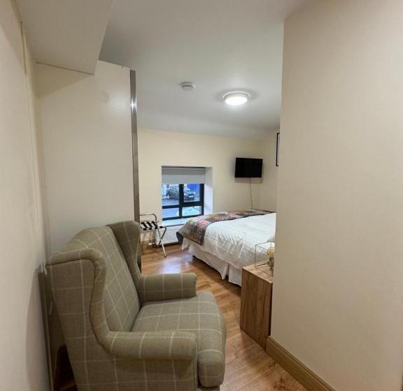 Капсульный Oтель Claire Barden Boutique