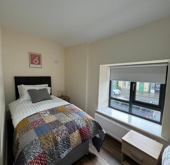 Капсульный Oтель Claire Barden Boutique