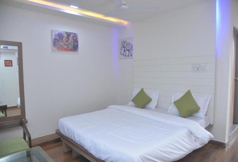 Отель Dhanlakshmi Orchard Resort
