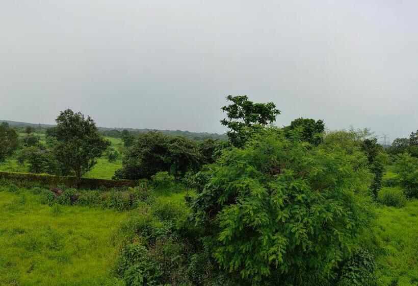 בית מלון כפרי Dr Bhoir Farm & Resort