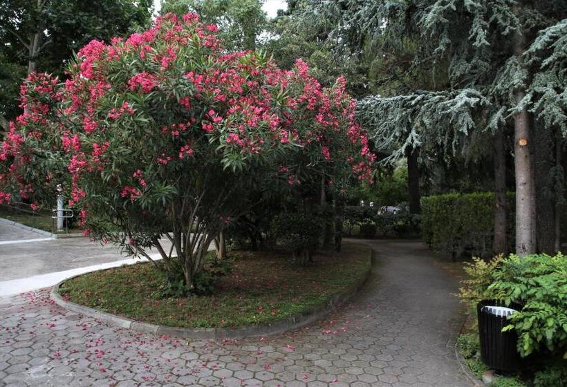 هتل Floramare Health Resort