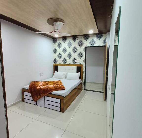 فندق Golden Lake View