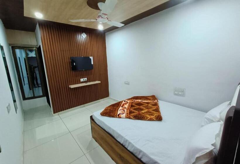 فندق Golden Lake View