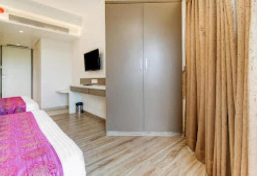 בית מלון כפרי Grand Mookambika , Navi Mumbai