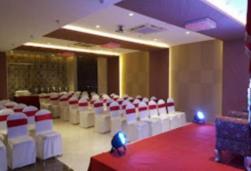 בית מלון כפרי Grand Mookambika , Navi Mumbai