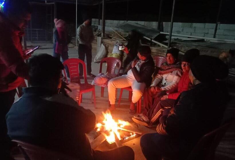 Отель Himalayan Hill Top Resort