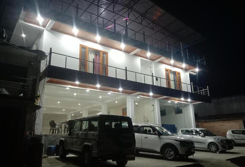 Отель Himalayan Hill Top Resort