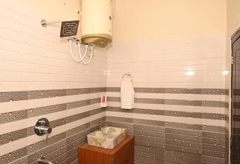 Отель Himalayan Hill Top Resort