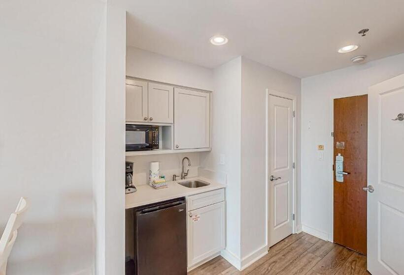 فندق Luau 6832/6834