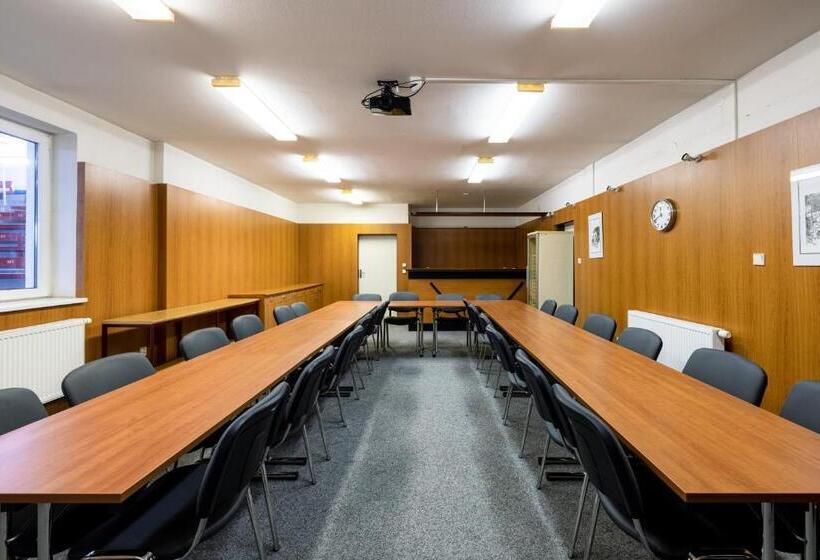 酒店 Na Zimním Stadionu Slaný