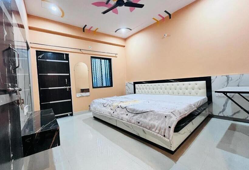 בית מלון כפרי New Raghukul Lodge