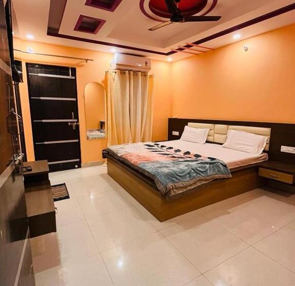 בית מלון כפרי New Raghukul Lodge