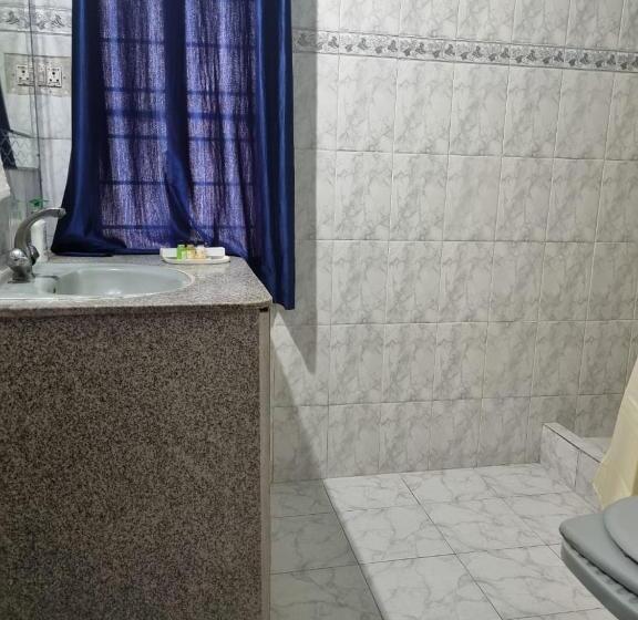 Отель Ohh Hostler