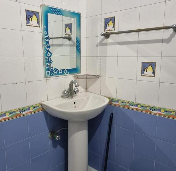 Отель Ohh Hostler