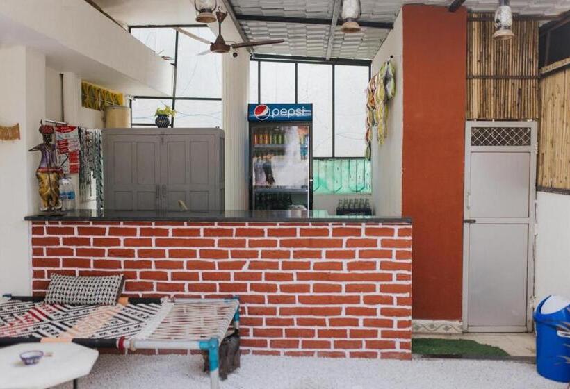 Отель Ohh Hostler