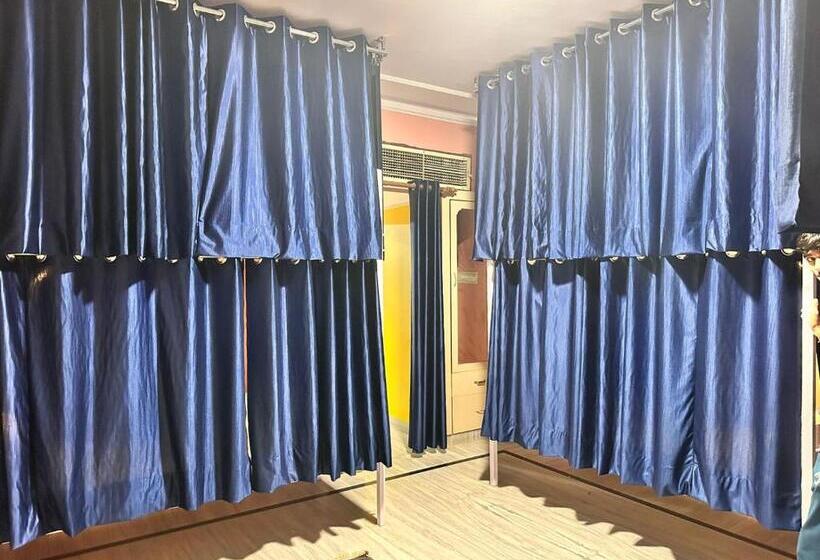 Отель Ohh Hostler