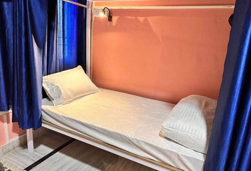 Отель Ohh Hostler