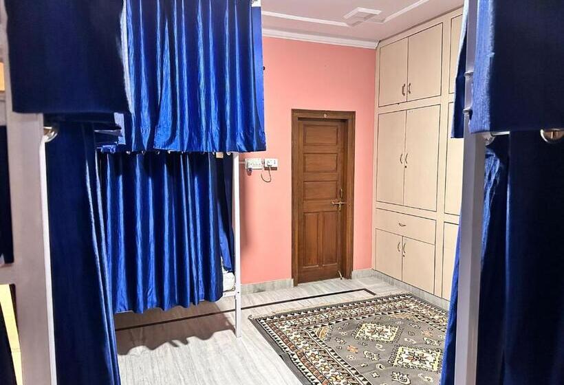 Отель Ohh Hostler