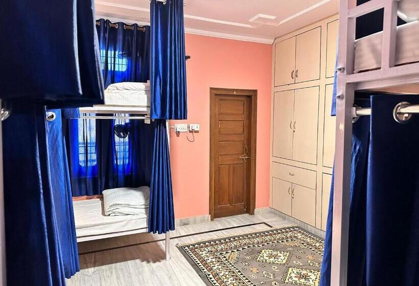 Отель Ohh Hostler