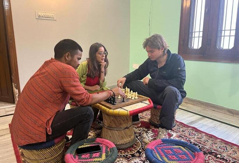 Отель Ohh Hostler