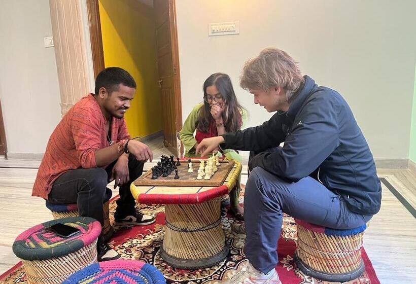 Отель Ohh Hostler