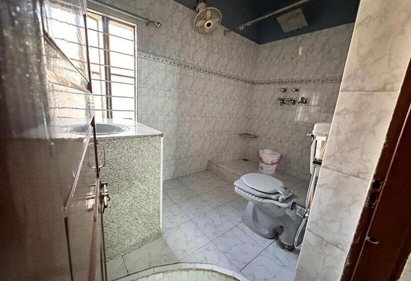 Отель Ohh Hostler