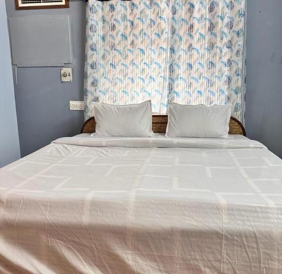 Отель Ohh Hostler