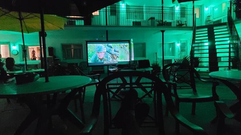 Отель On Magnolia East Home