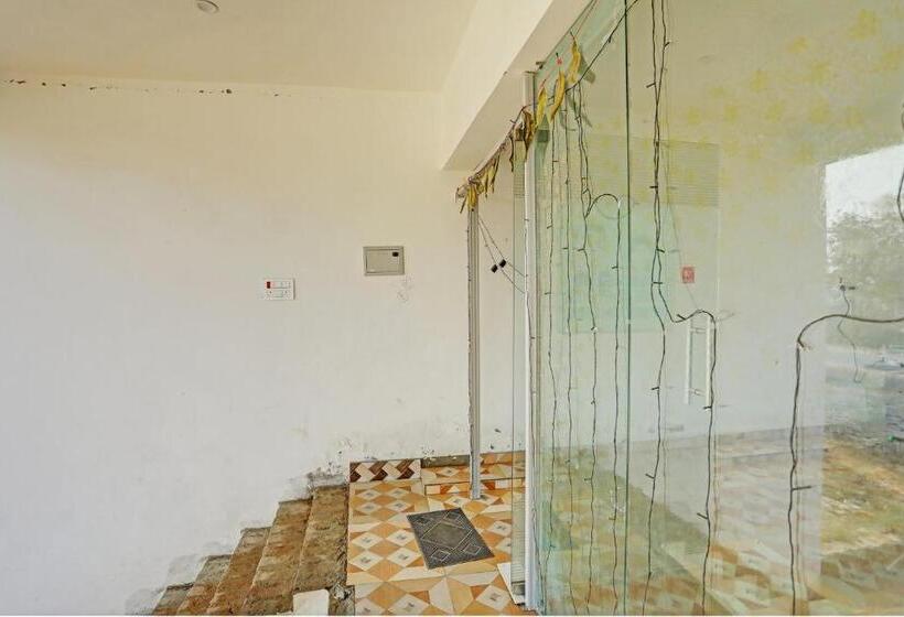 Отель Oyo Alpha Guest House & Restaurant