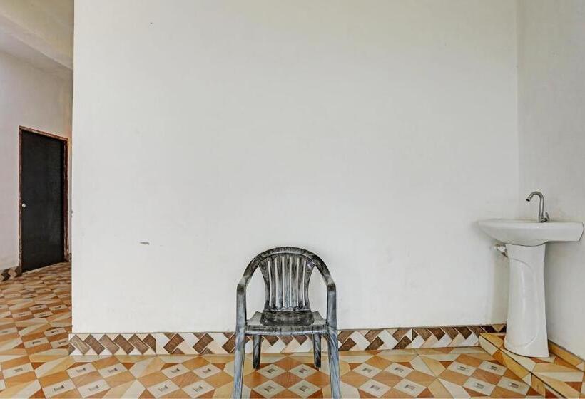 Отель Oyo Alpha Guest House & Restaurant