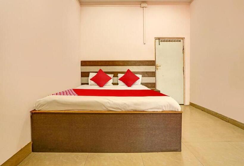 Отель Oyo Flagship Satyam Inn Lodge