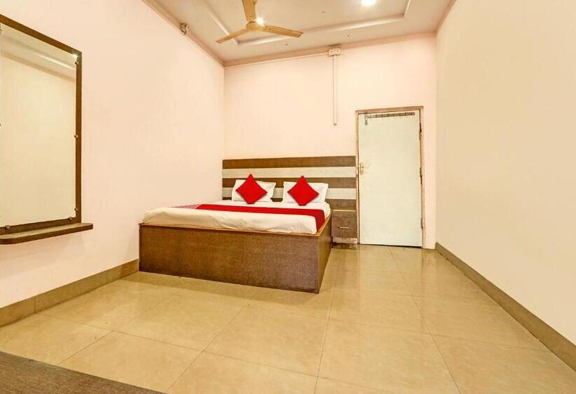 Отель Oyo Flagship Satyam Inn Lodge