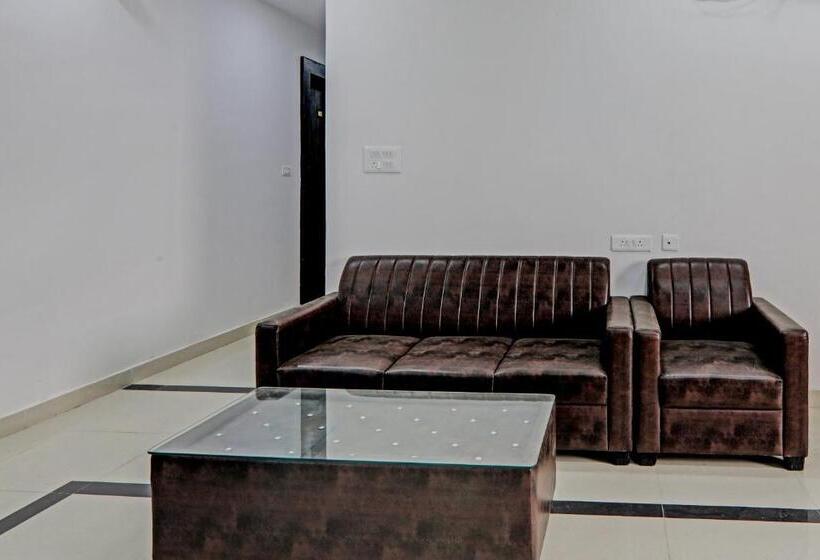 בית מלון כפרי Oyo Flagship Vindh Plaza