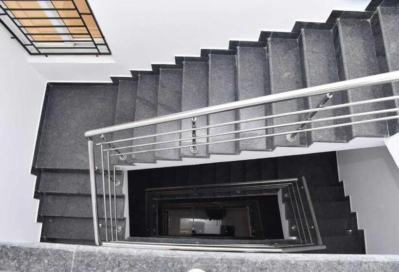 Отель Oyo Orange Resort Ecr