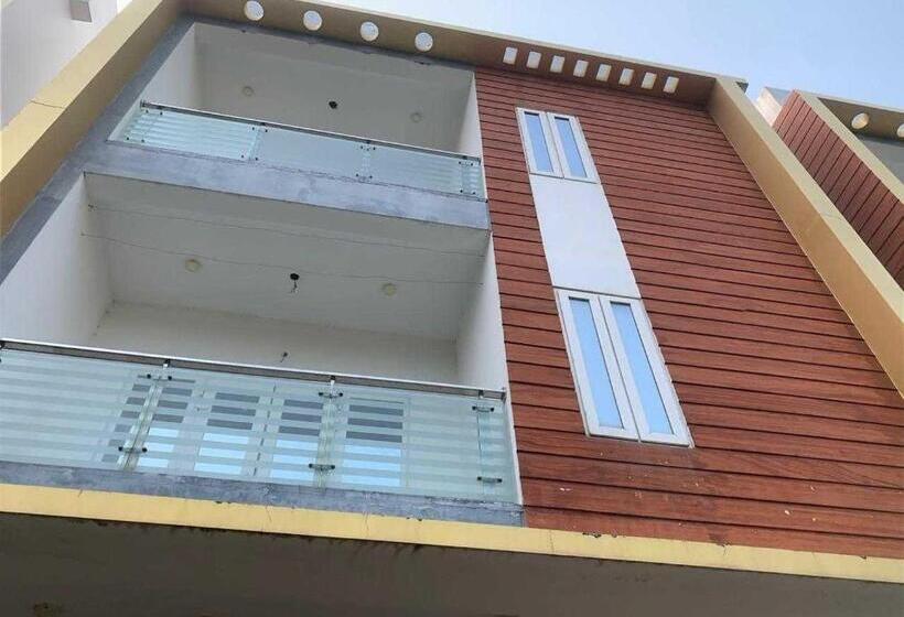 Отель Oyo Orange Resort Ecr