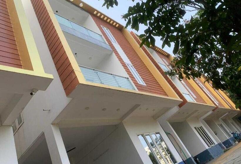 Отель Oyo Orange Resort Ecr