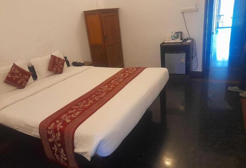 Отель Oyo Orange Resort Ecr