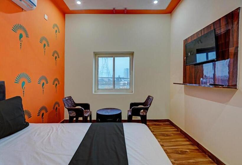 בית מלון כפרי Oyo Royal Orbit Inn