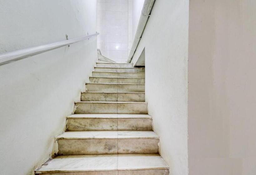 호텔 Oyo Sr Grand Lodge