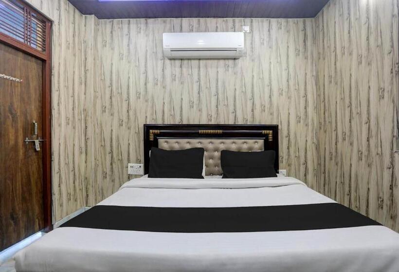 ホテル Oyo The Grand Soron