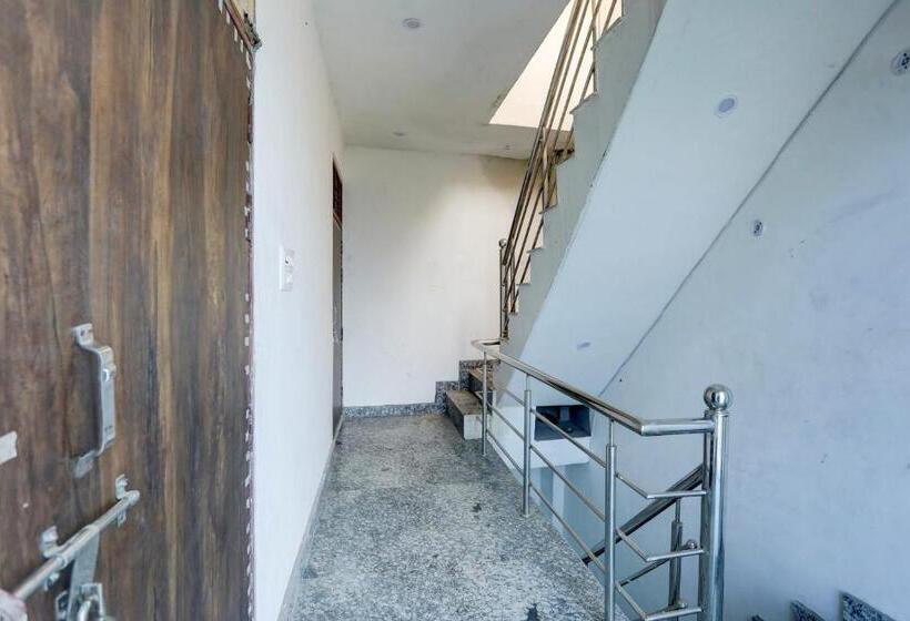 ホテル Oyo The Grand Soron